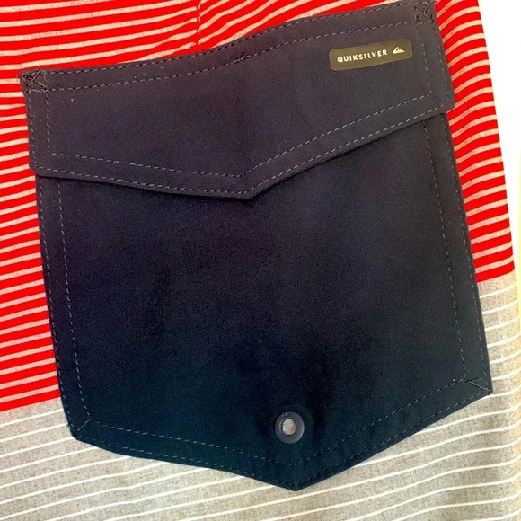 NWOT MENS QUICKSILVER BOARD SHORTS SZ 31  blue red and grey 9” inseam - Picture 5 of 6